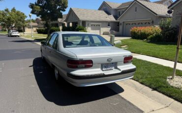 Chevrolet-caprice-classic-1991-silver-5