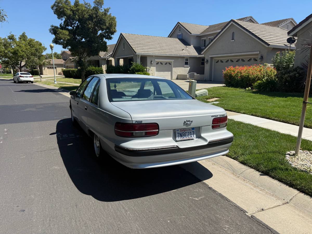 Chevrolet-caprice-classic-1991-silver-5