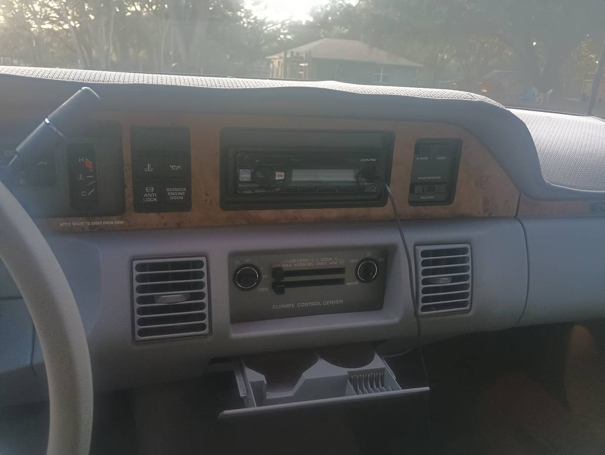 Chevrolet-caprice-classic-1992-red-15