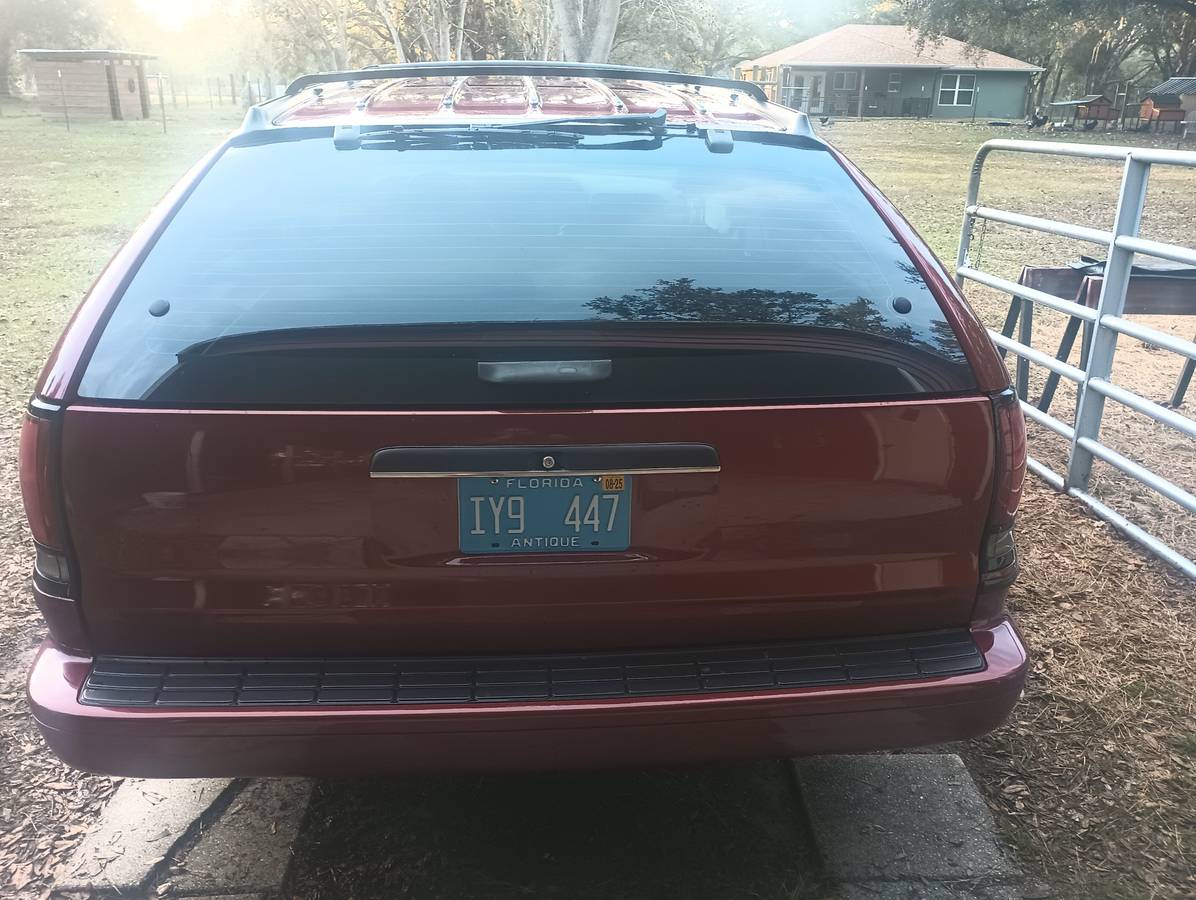 Chevrolet-caprice-classic-1992-red-17