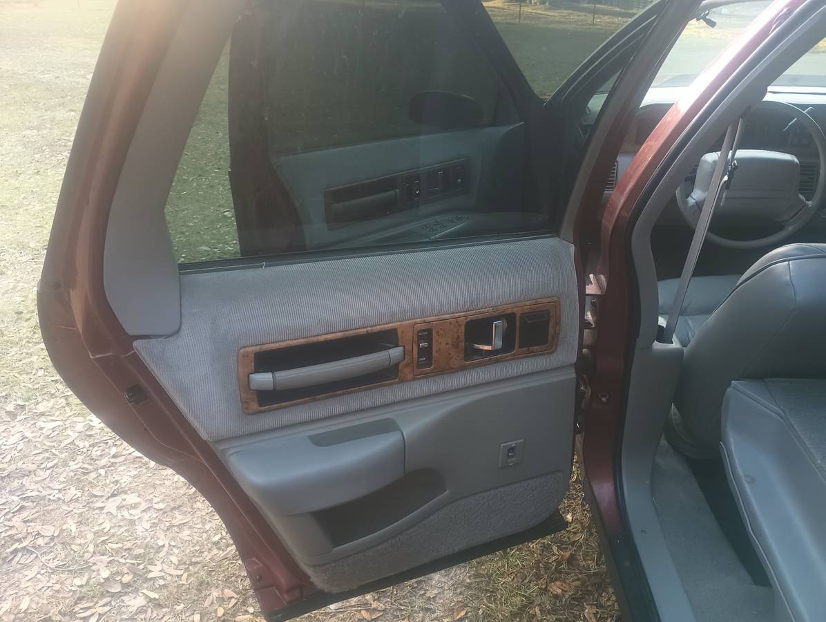 Chevrolet-caprice-classic-1992-red-6