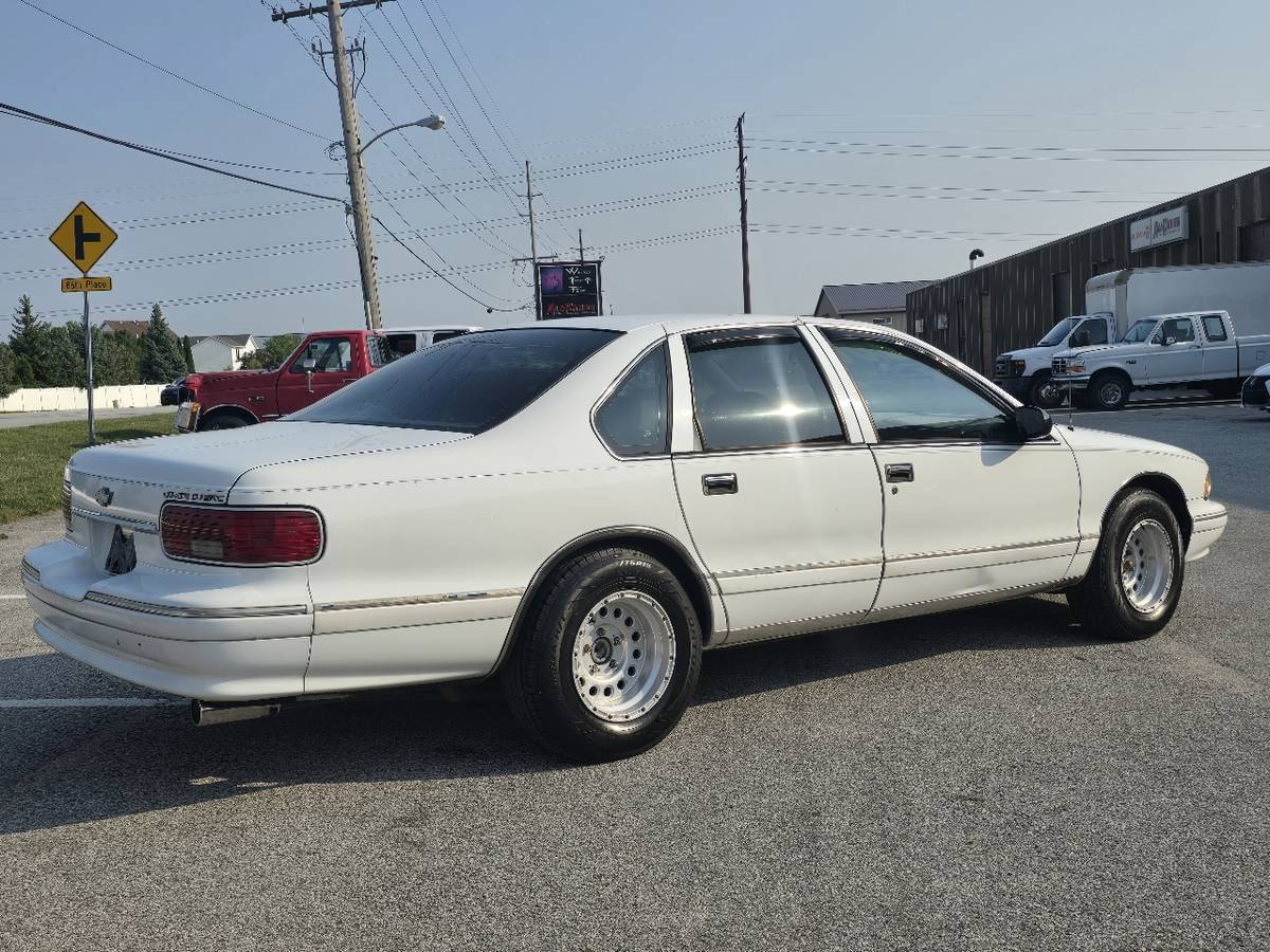 Chevrolet-caprice-classic-1995-white-14