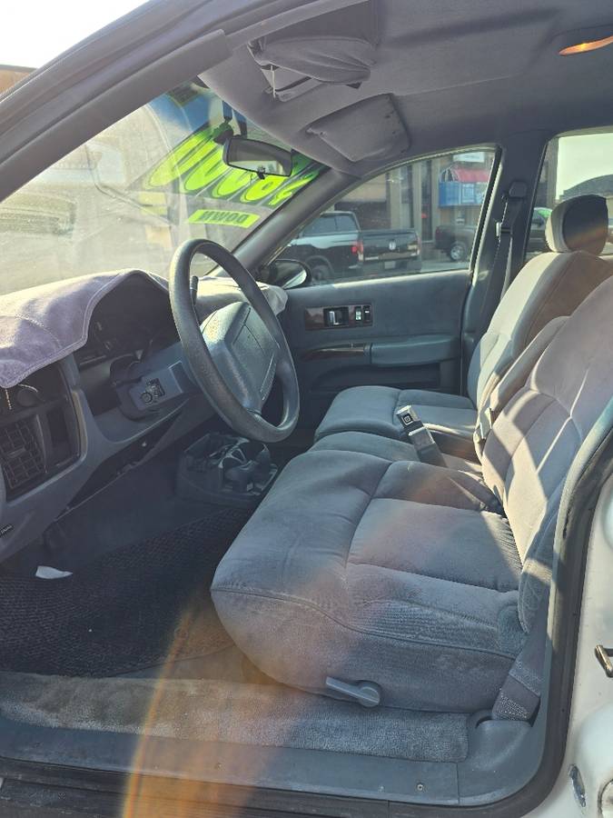 Chevrolet-caprice-classic-1995-white-15