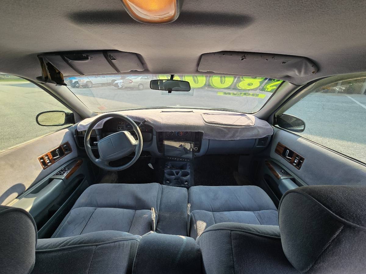 Chevrolet-caprice-classic-1995-white-21