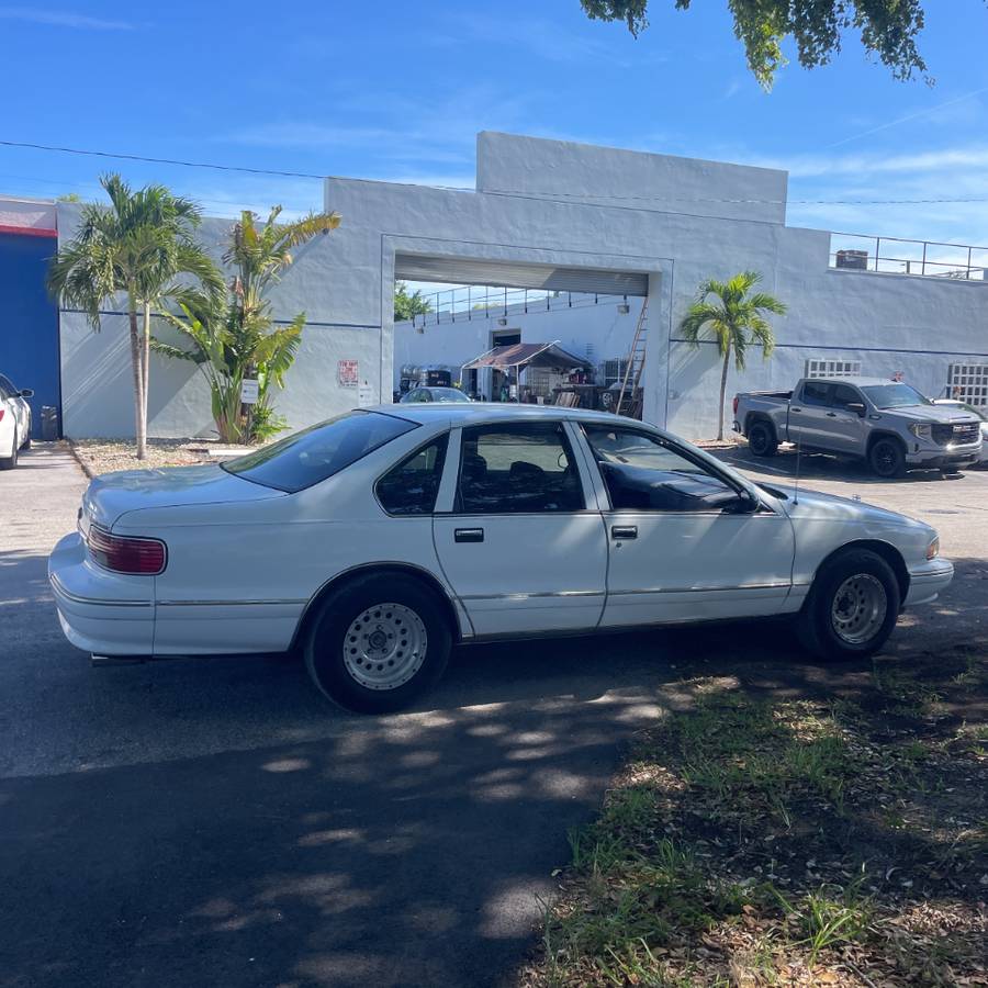 Chevrolet-caprice-classic-1995-white-22