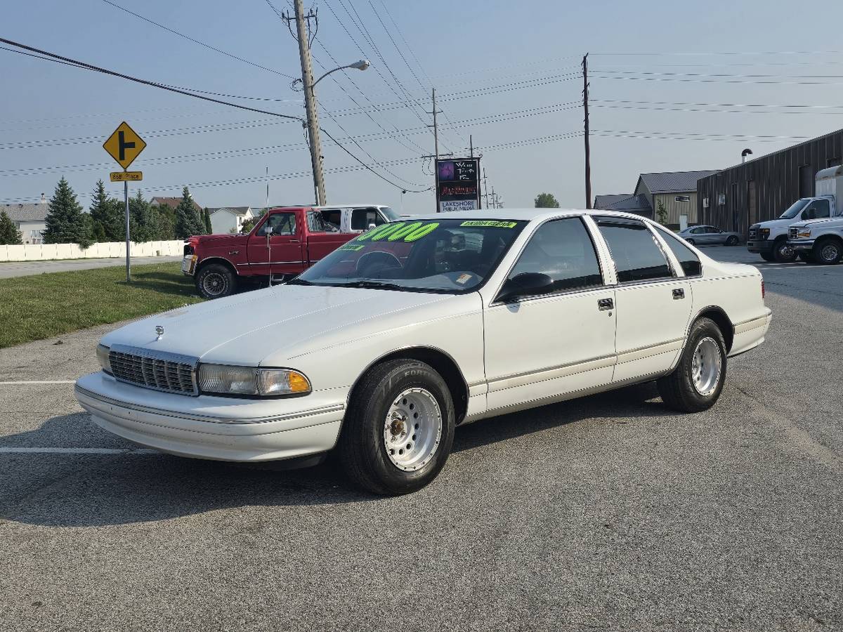 Chevrolet-caprice-classic-1995-white-4
