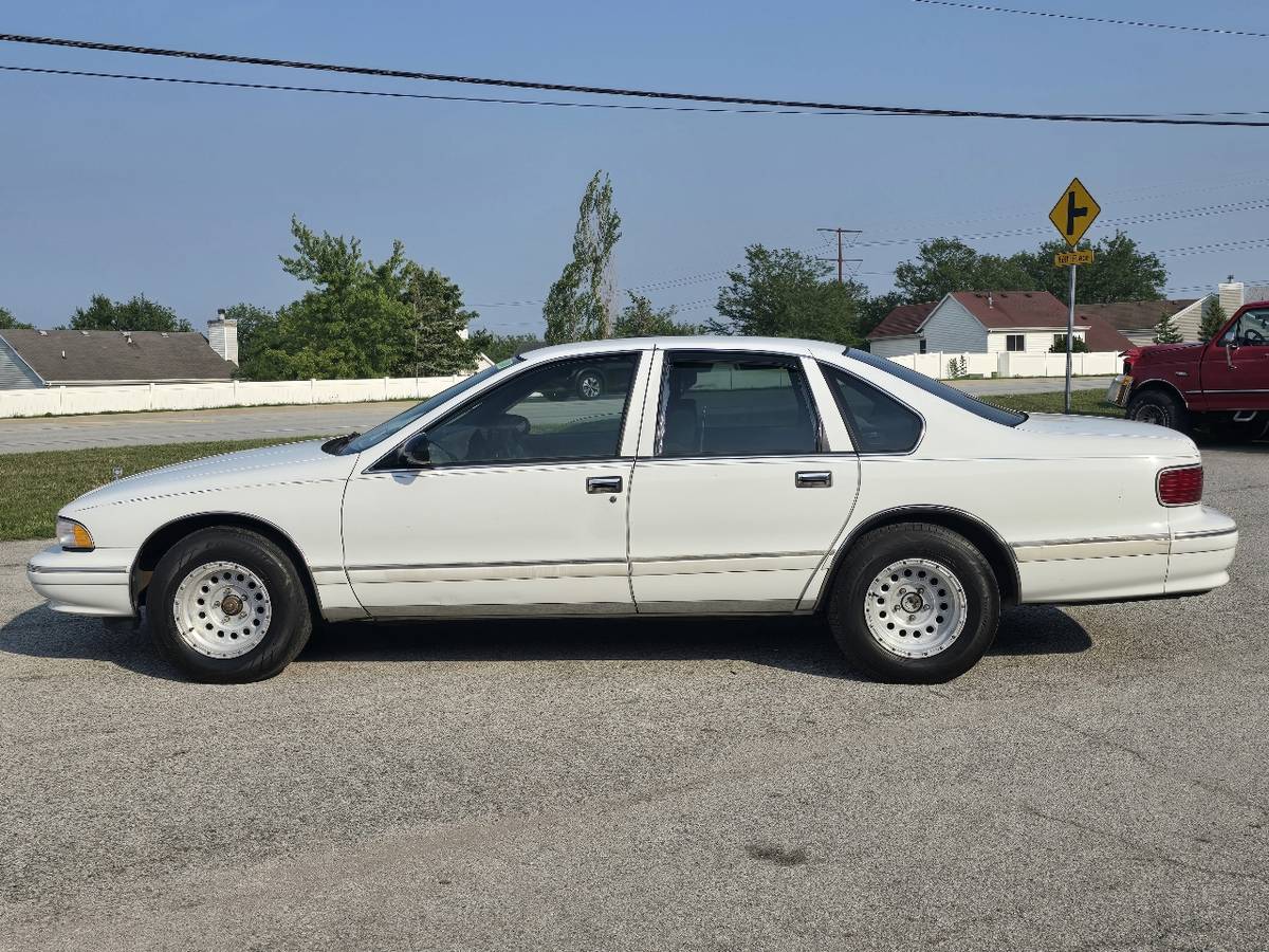 Chevrolet-caprice-classic-1995-white-6