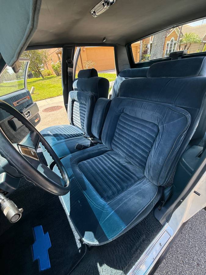 Chevrolet-caprice-classic-brougham-f41-1987-white-10