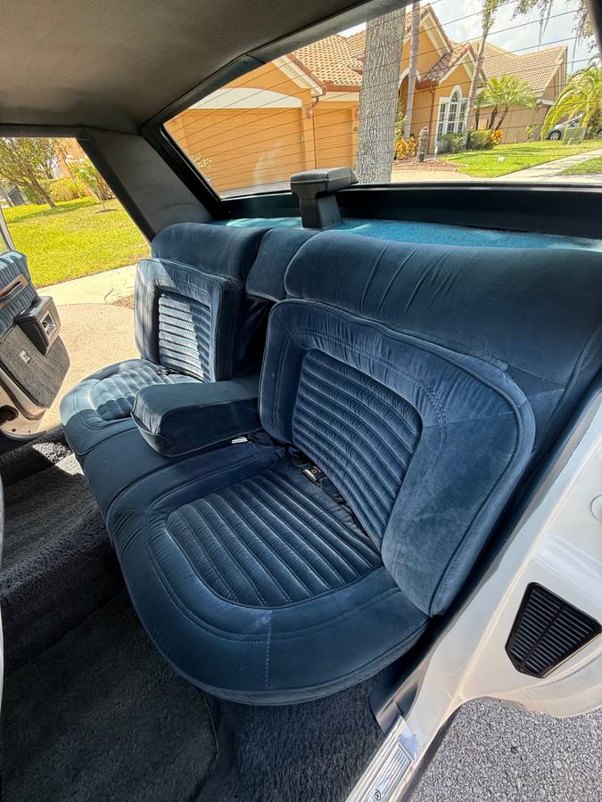 Chevrolet-caprice-classic-brougham-f41-1987-white-11