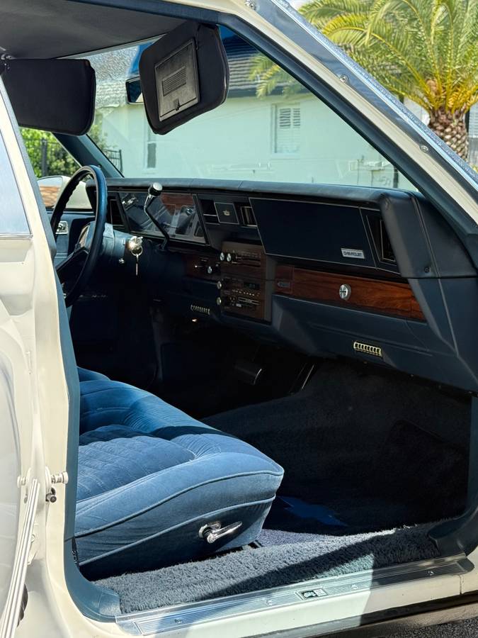 Chevrolet-caprice-classic-brougham-f41-1987-white-13