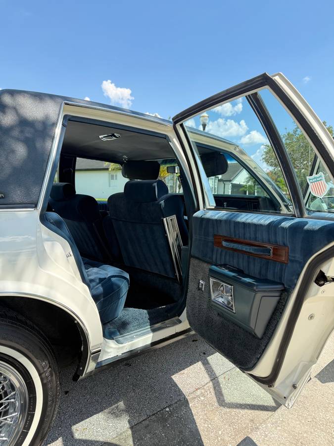 Chevrolet-caprice-classic-brougham-f41-1987-white-15