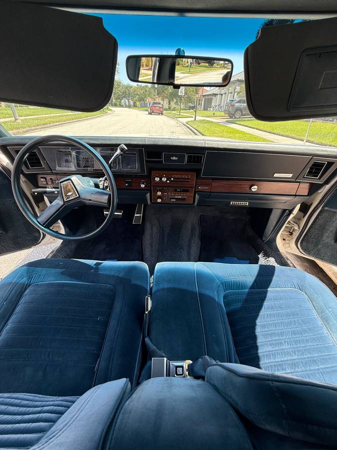 Chevrolet-caprice-classic-brougham-f41-1987-white-8