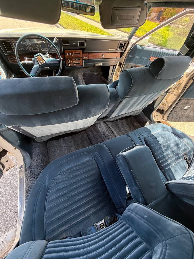 Chevrolet-caprice-classic-brougham-f41-1987-white-9