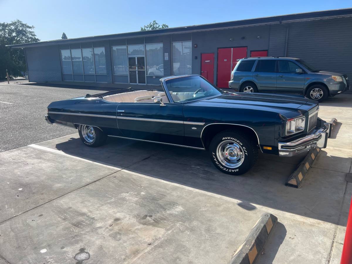 Chevrolet-caprice-classic-convertible-1975-blue-1