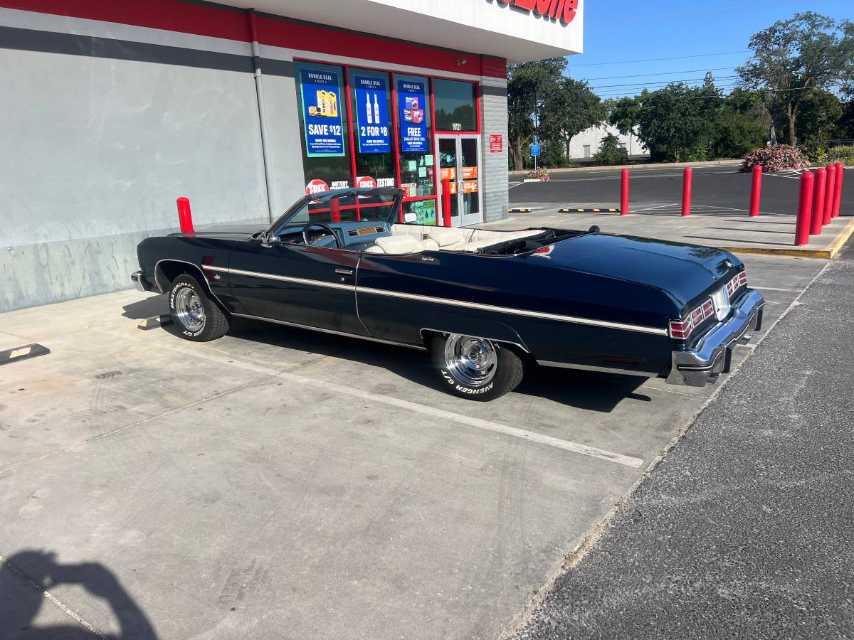 Chevrolet-caprice-classic-convertible-1975-blue