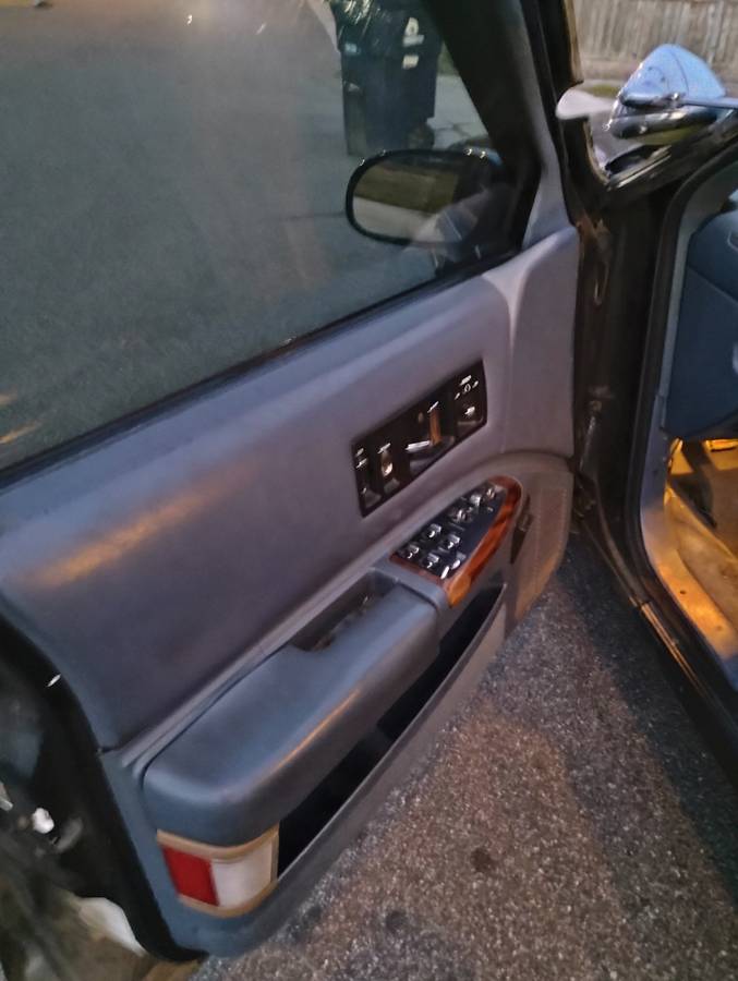 Chevrolet-caprice-ss-1995-black-7