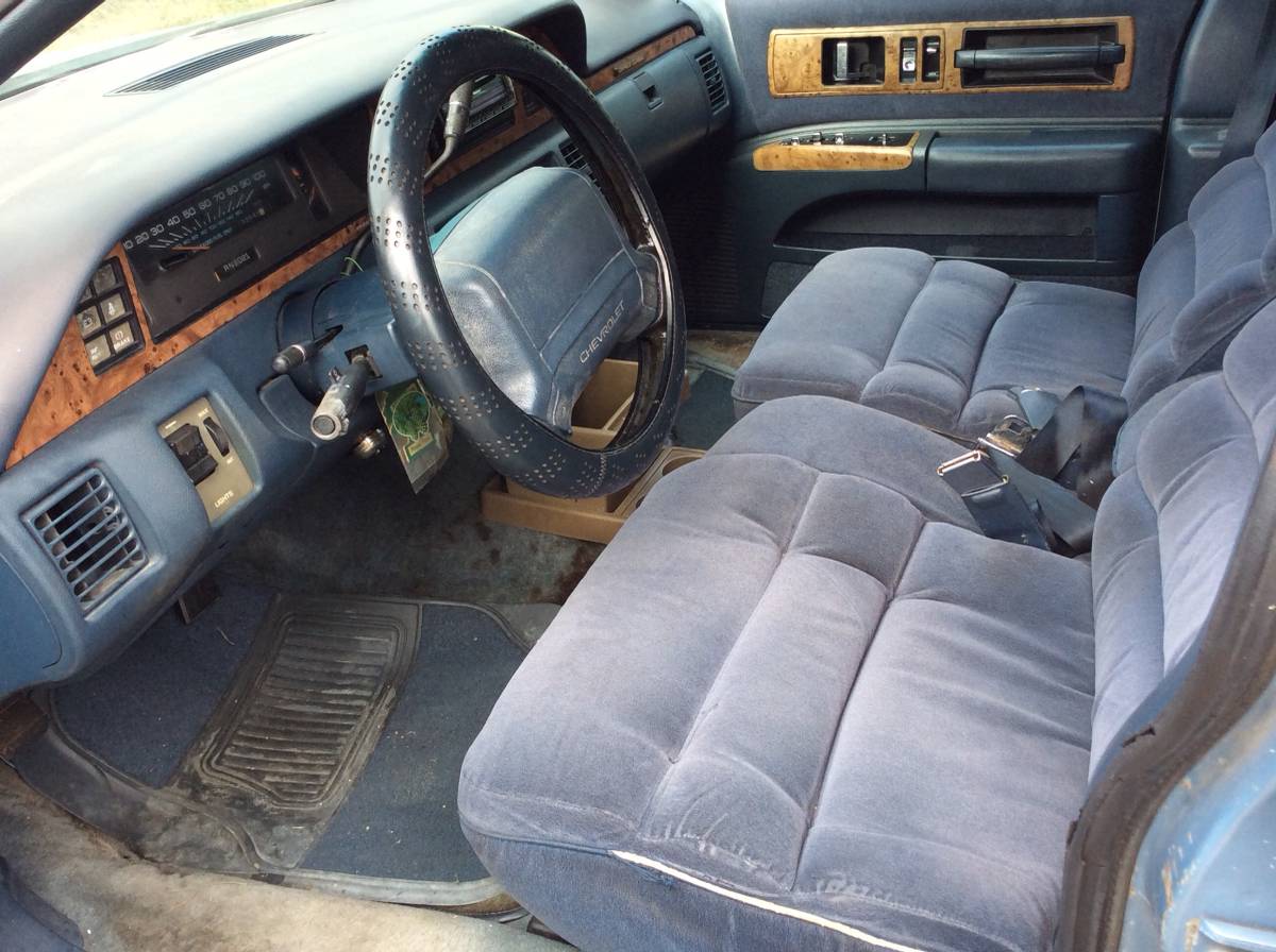 Chevrolet-caprice-wagon-1993-5