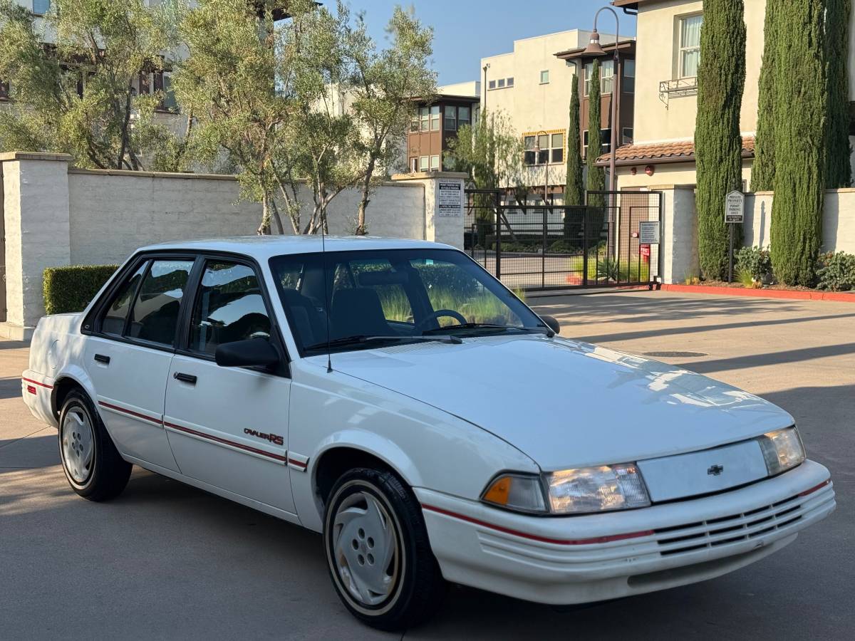 Chevrolet-cavalier-1992-white-1