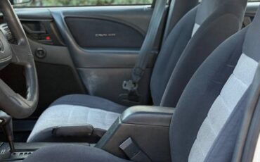 Chevrolet-cavalier-1992-white-4