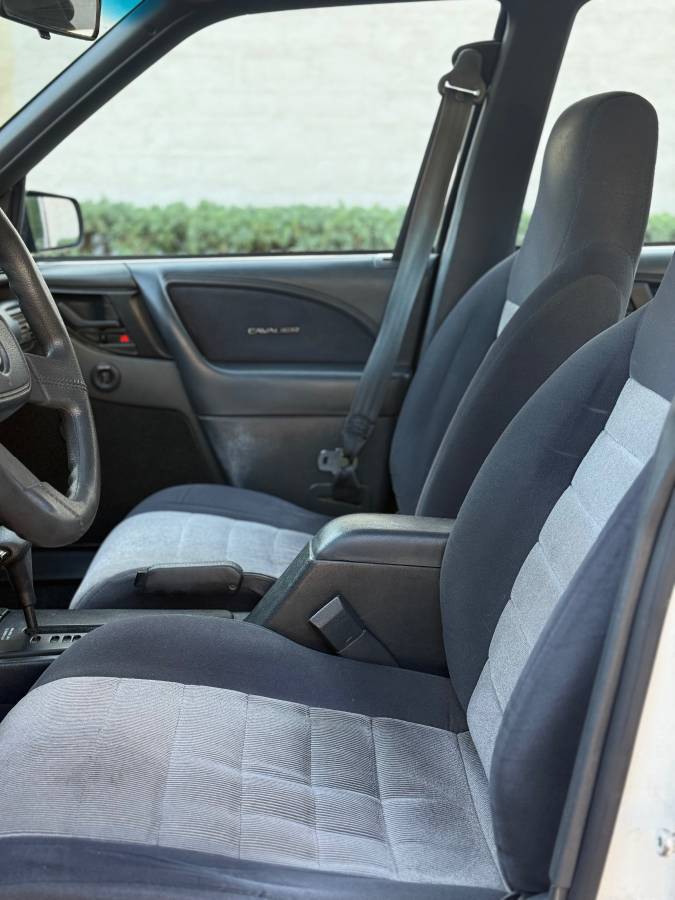 Chevrolet-cavalier-1992-white-4