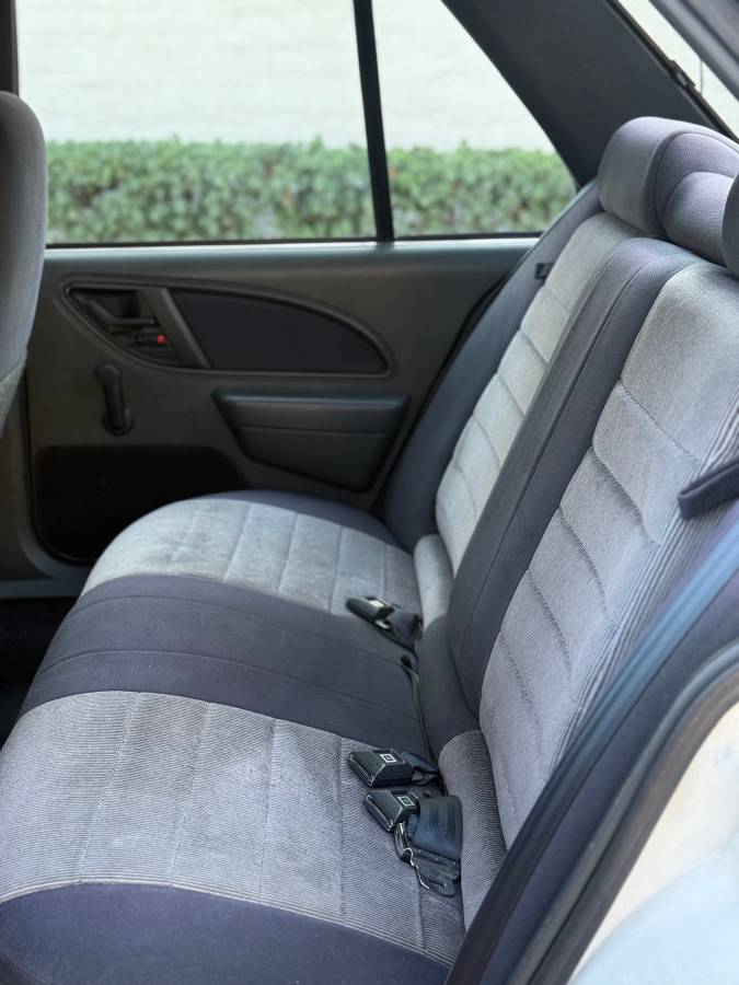 Chevrolet-cavalier-1992-white-5