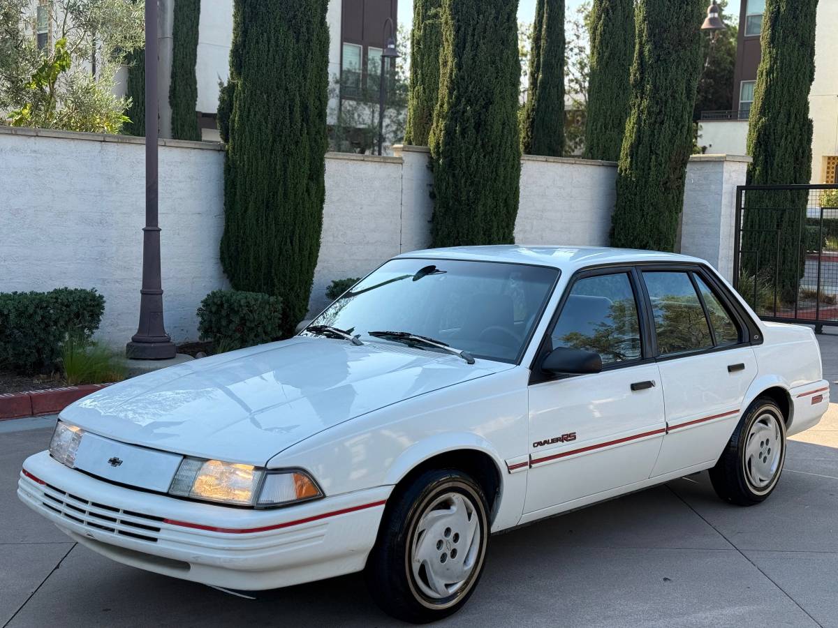 Chevrolet-cavalier-1992-white
