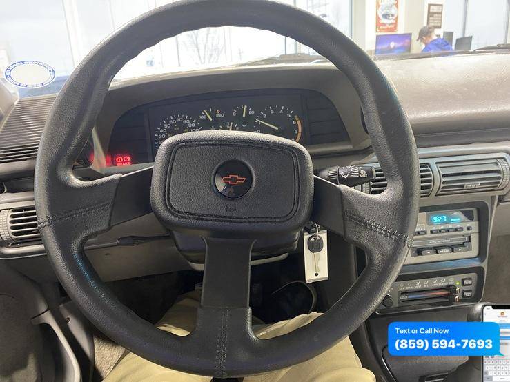 Chevrolet-cavalier-1993-red-12