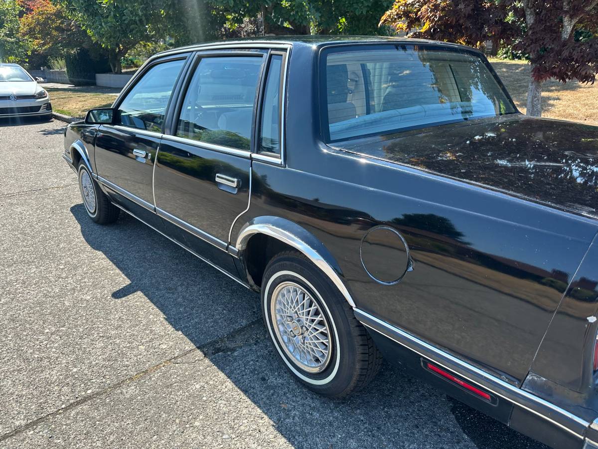 Chevrolet-celebrity-1983-black-1