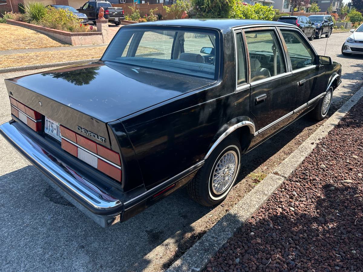 Chevrolet-celebrity-1983-black-2