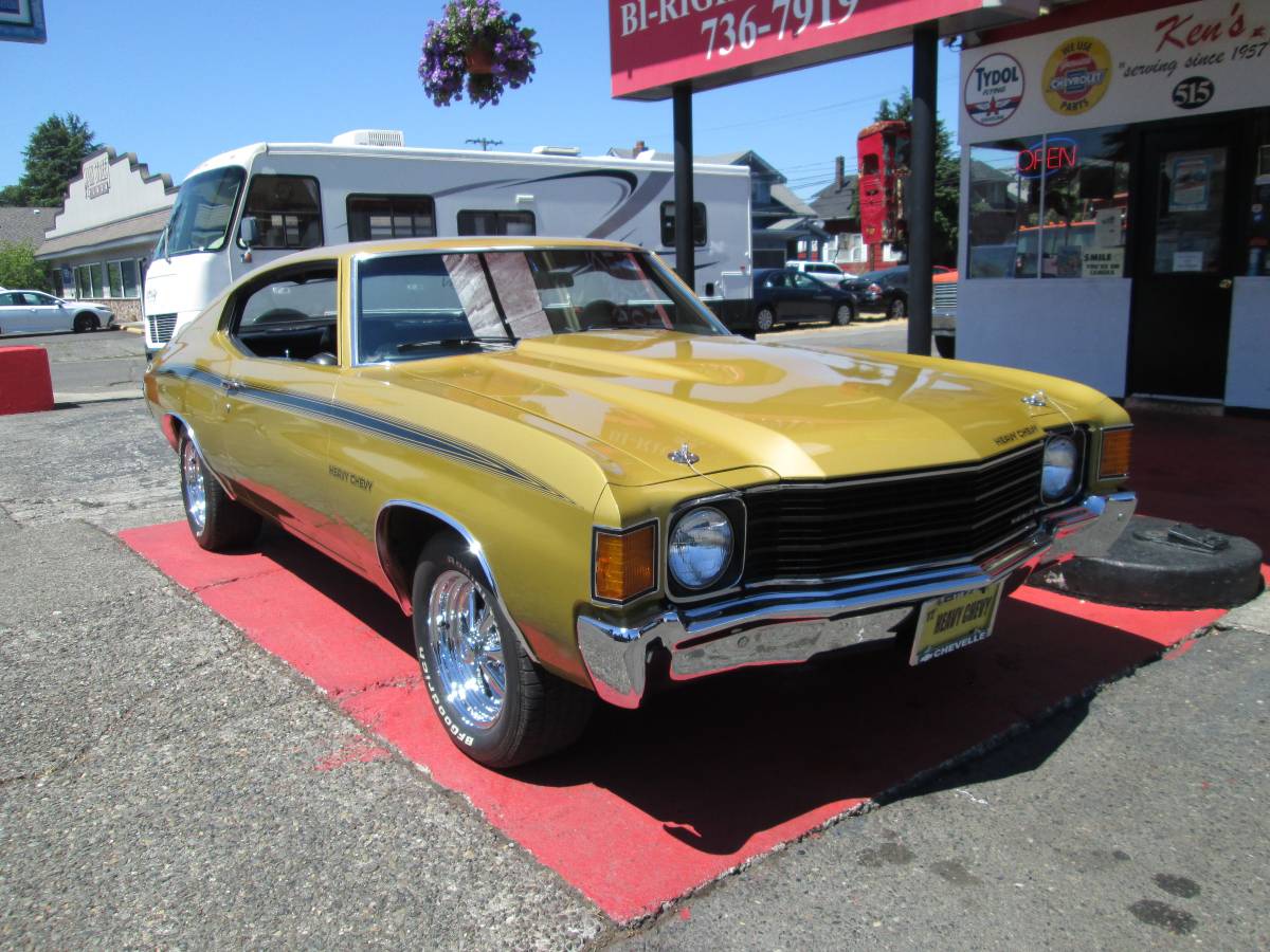 Chevrolet-chevelle-1972-custom-12