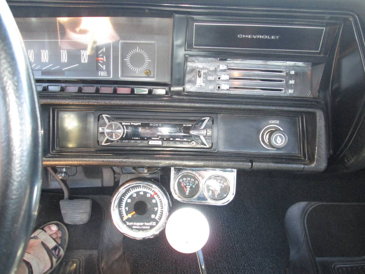 Chevrolet-chevelle-1972-custom-18