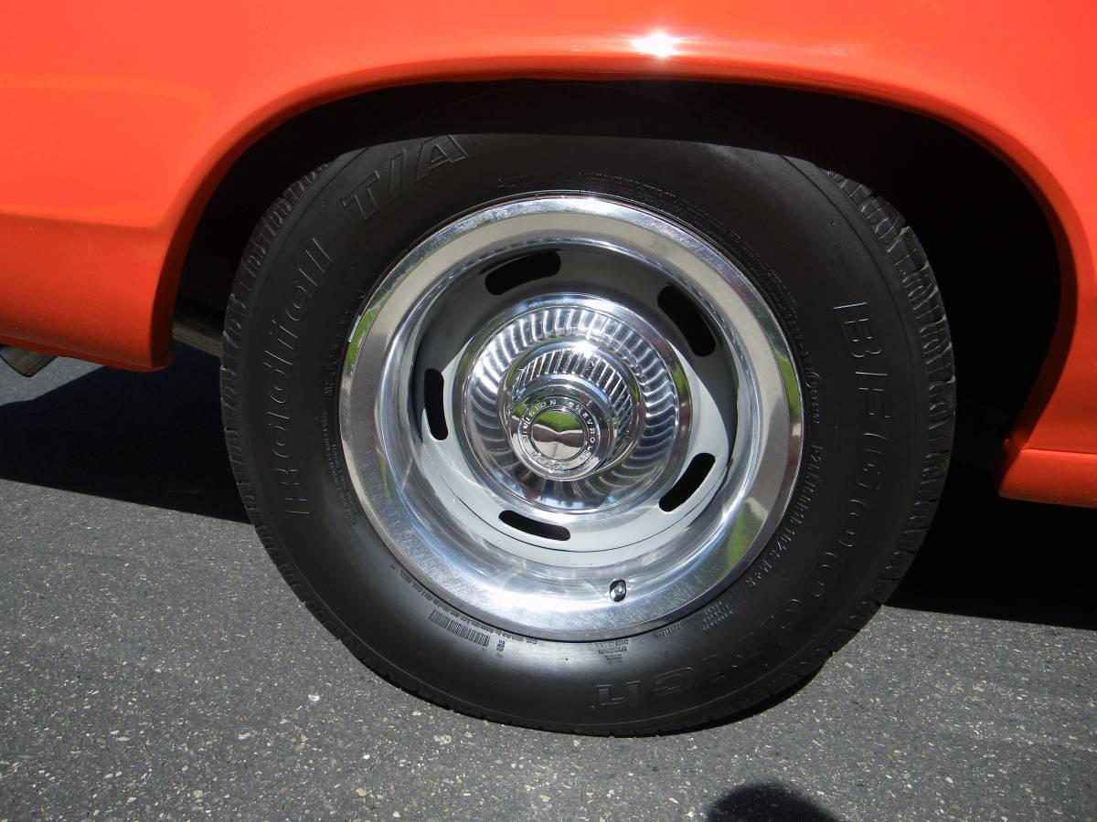 Chevrolet-chevelle-300-1966-orange-15