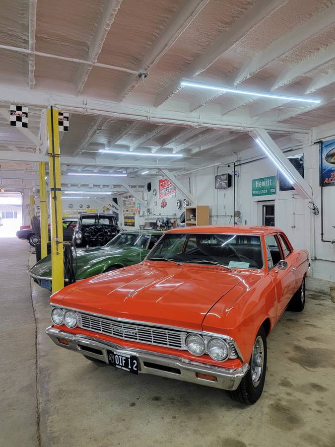 Chevrolet-chevelle-300-1966-orange-2