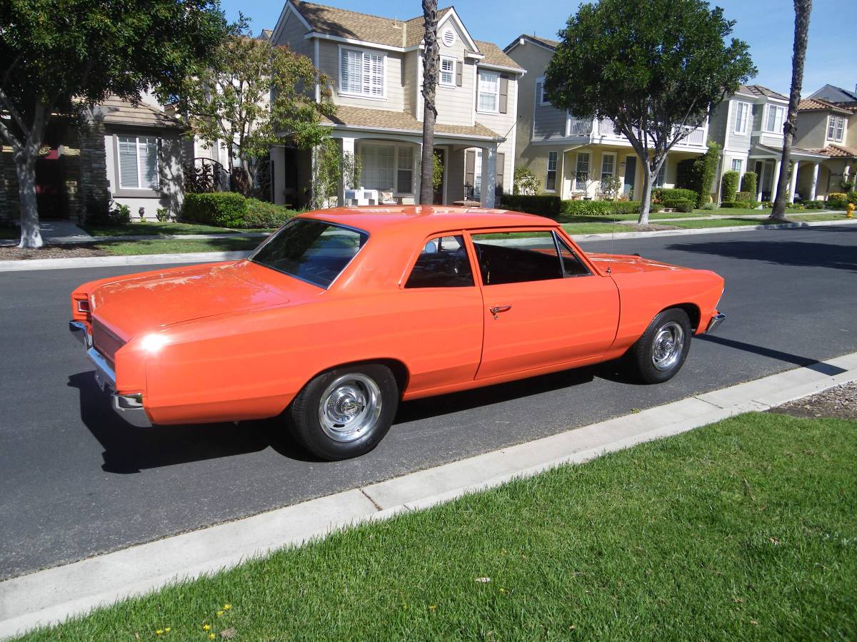 Chevrolet-chevelle-300-1966-orange-22