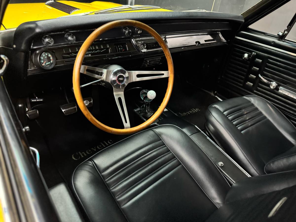 Chevrolet-chevelle-convertible-1967-yellow-17