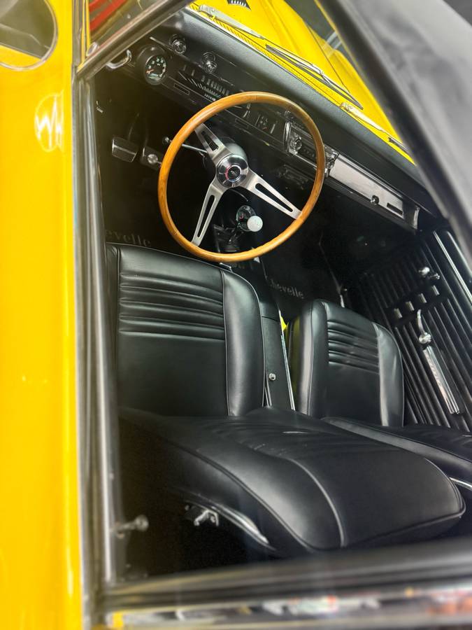 Chevrolet-chevelle-convertible-1967-yellow-18