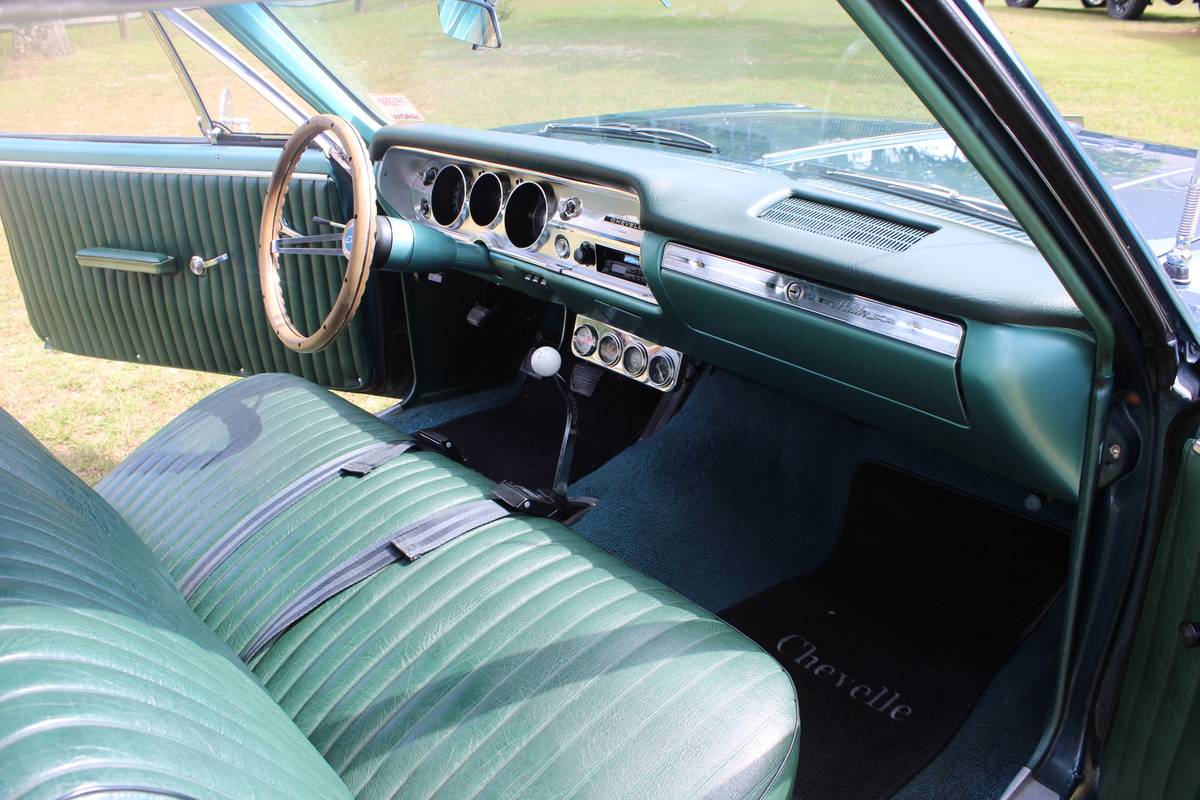 Chevrolet-chevelle-malibu-1965-green-15