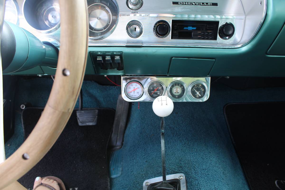 Chevrolet-chevelle-malibu-1965-green-19