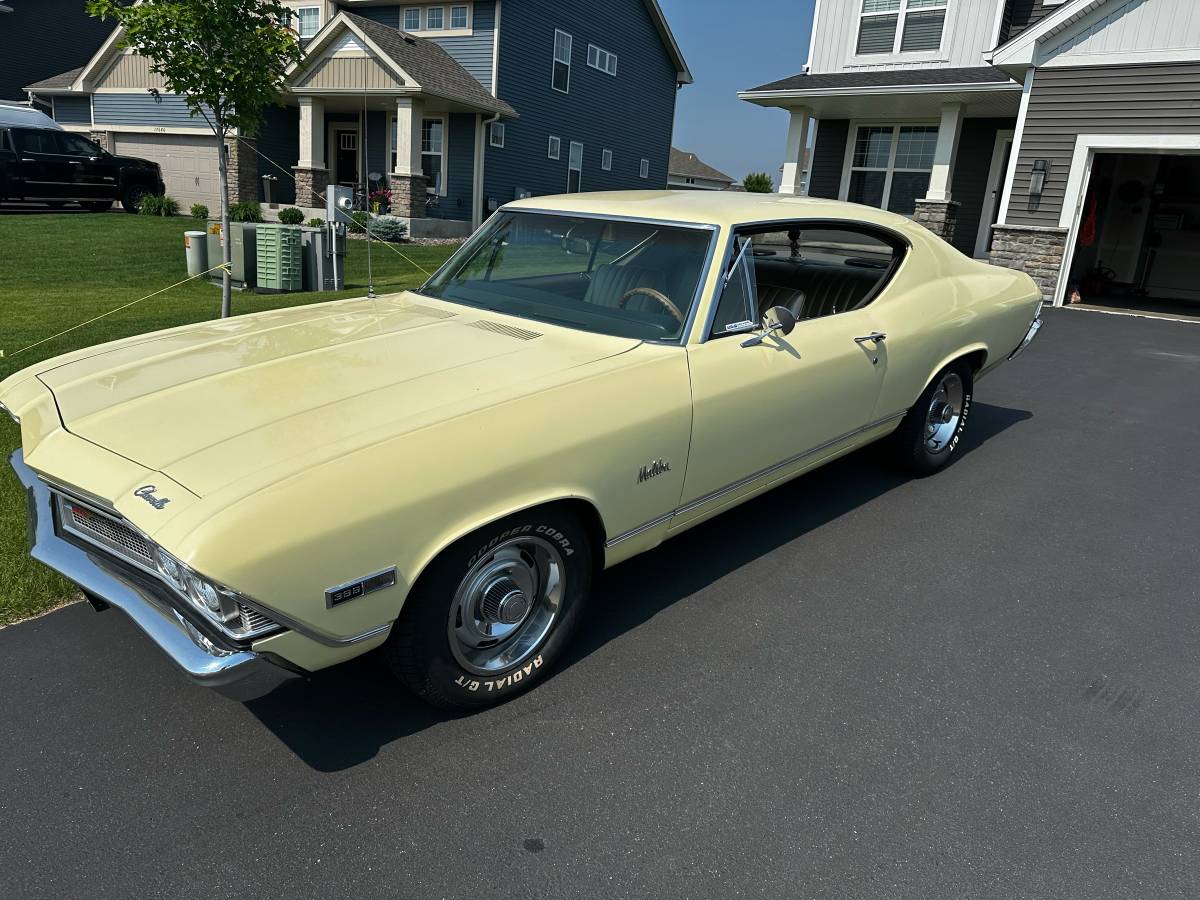 Chevrolet-chevelle-malibu-1968-yellow-2