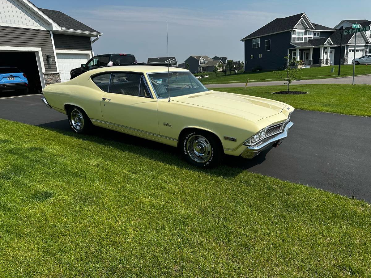 Chevrolet-chevelle-malibu-1968-yellow-4
