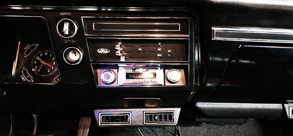Chevrolet-chevelle-ss-396-1968-black-13