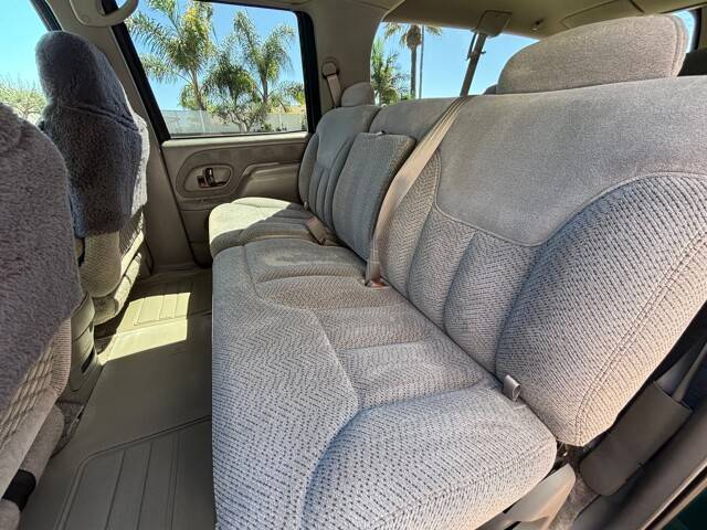 Chevrolet-chevy-suburban-3500-hd-diesel-1995-green-12