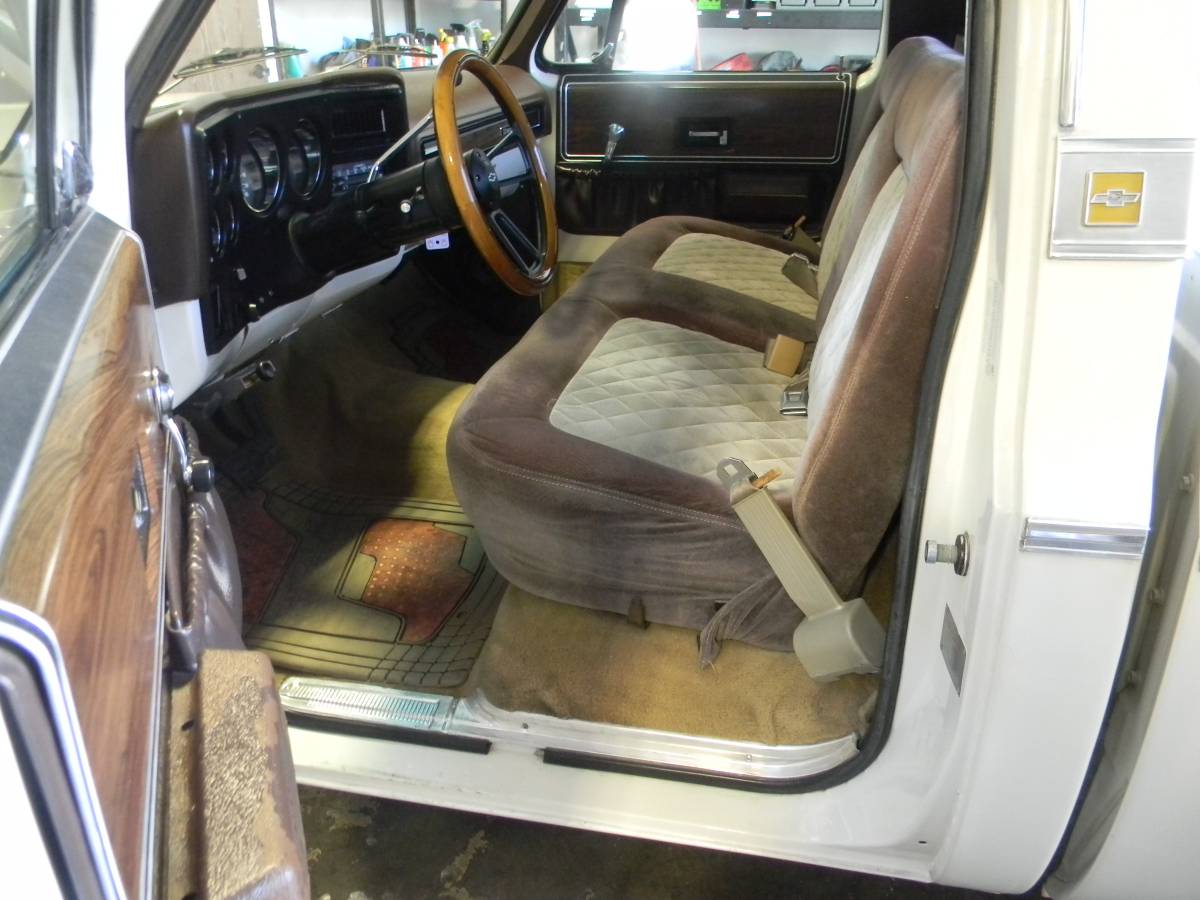 Chevrolet-cheyenne-1975-1