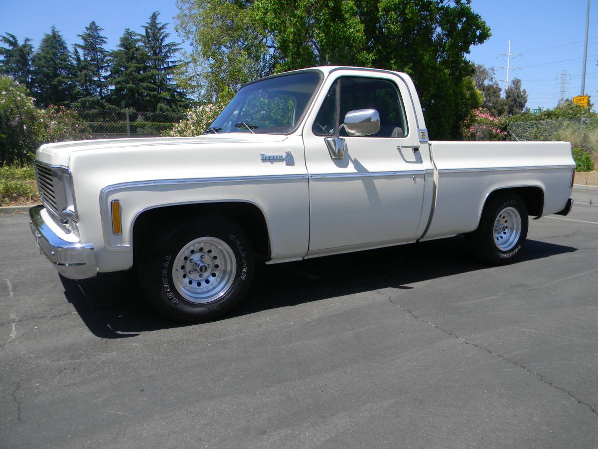 Chevrolet-cheyenne-1975-11