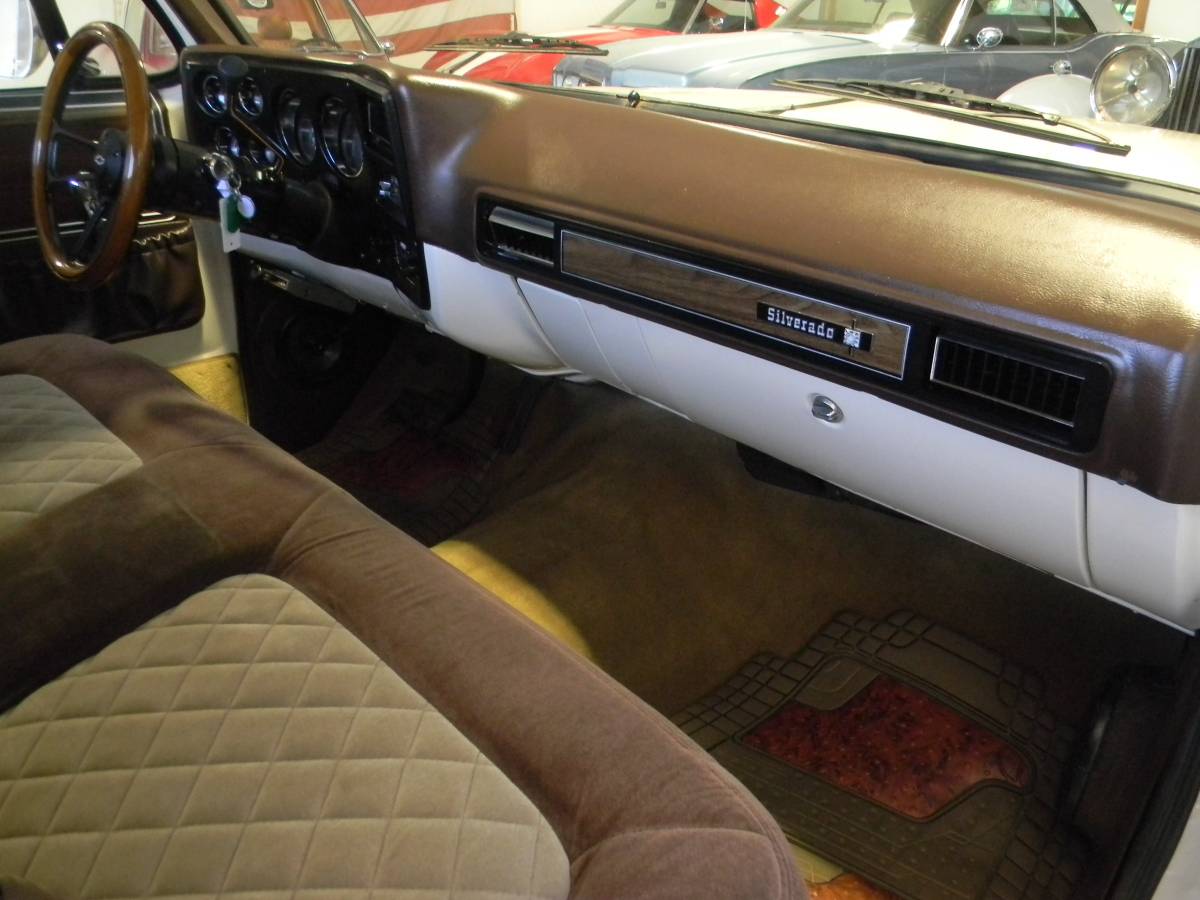 Chevrolet-cheyenne-1975-22