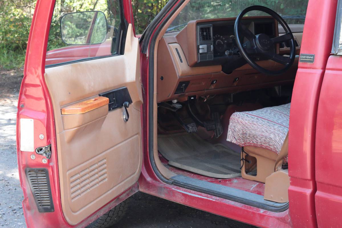 Chevrolet-cheyenne-1990-red-6