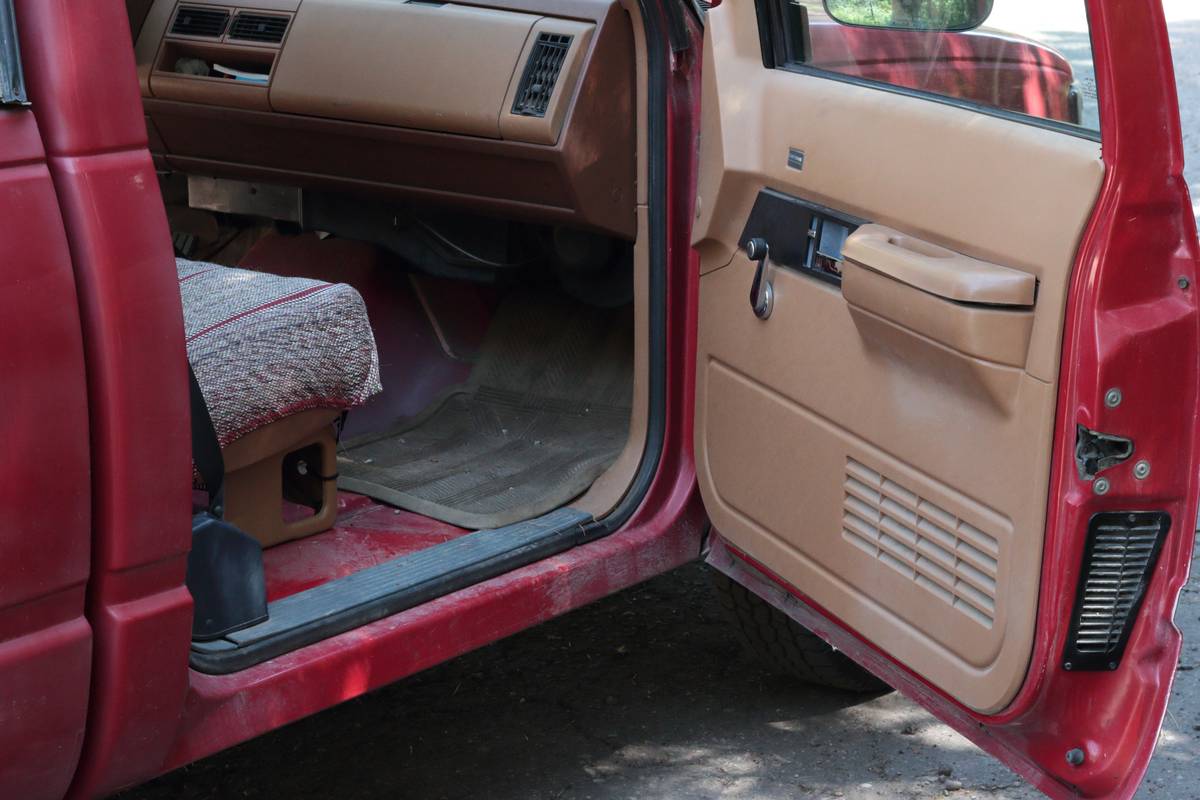 Chevrolet-cheyenne-1990-red-8