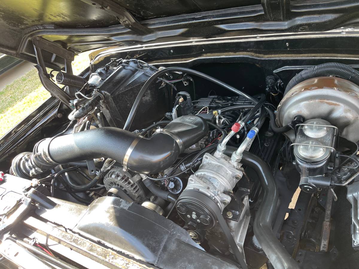 Chevrolet-cheyenne-c20-34-ton-1972-black-13