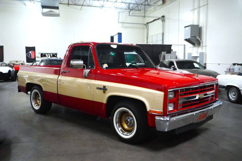 Chevrolet-ck-10-series-1983-red-1