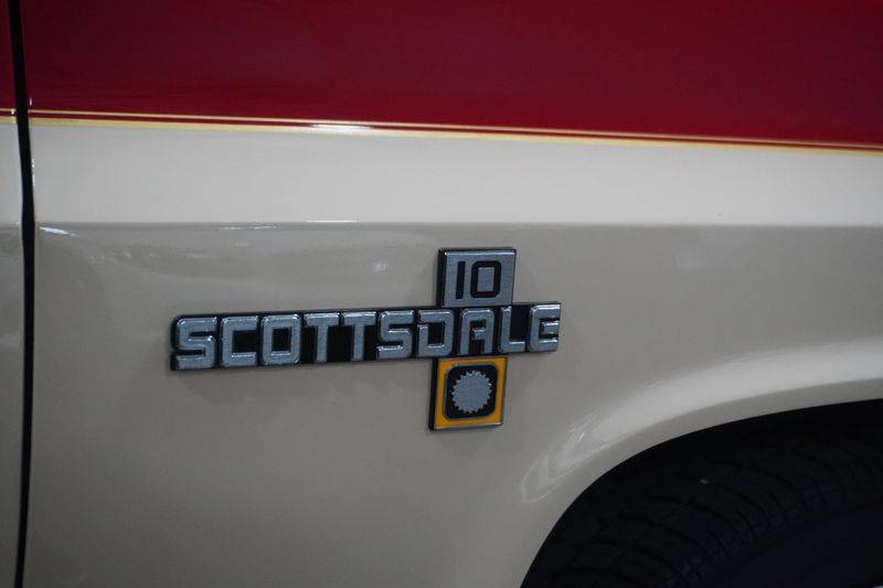 Chevrolet-ck-10-series-1983-red-10
